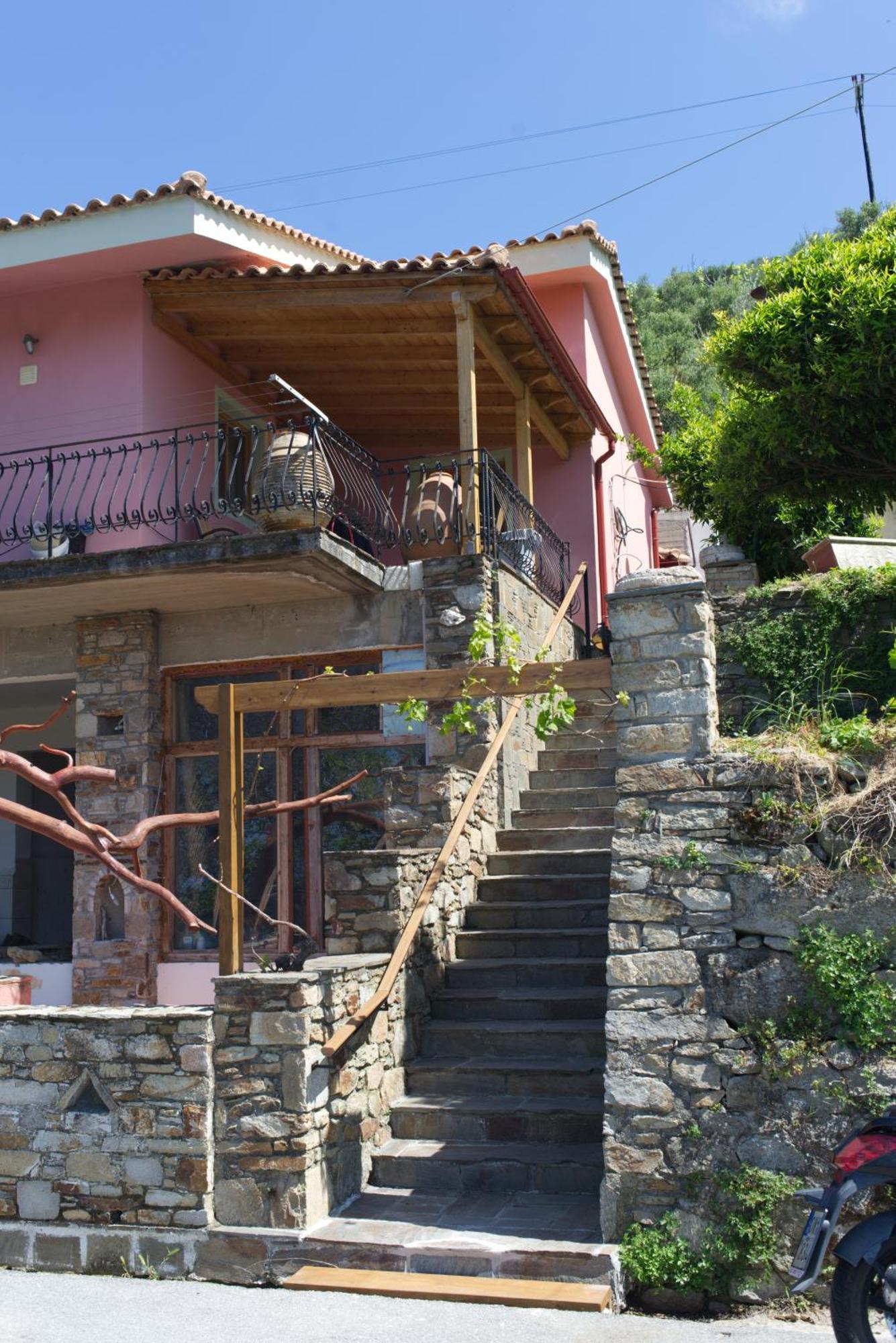 Kouklospito Agios Polykarpos *